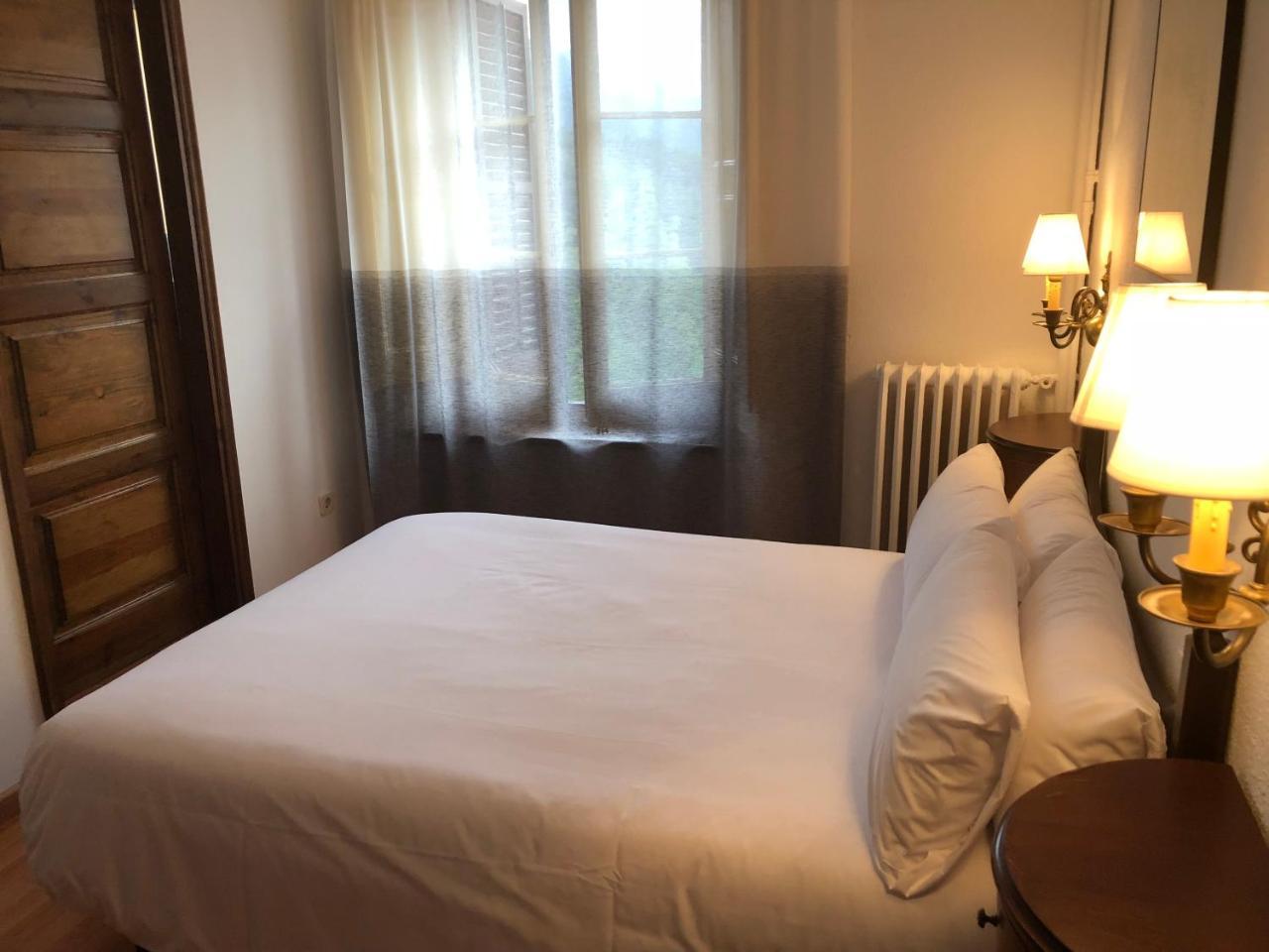 Hostal De La Gloria Viladrau Ngoại thất bức ảnh