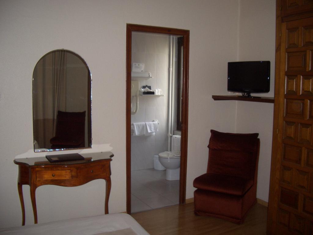 Hostal De La Gloria Viladrau Ngoại thất bức ảnh